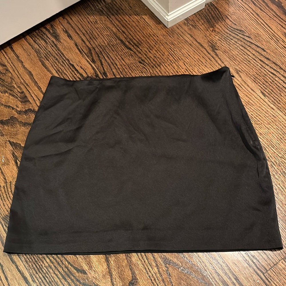NWOT Aritzia Sunday Best Rocco Black Silk Skirt